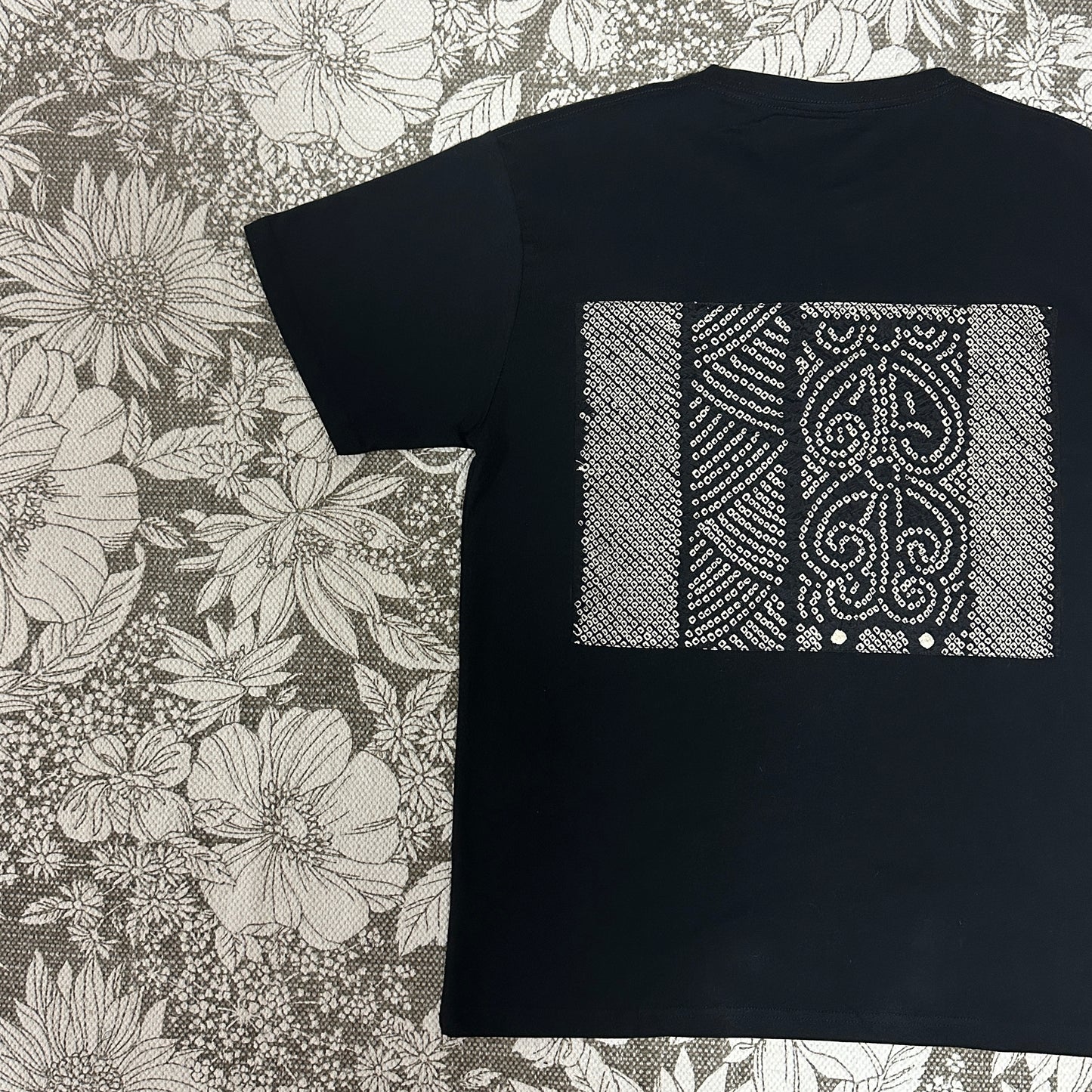 創作着物デザイン Tシャツ 黒色