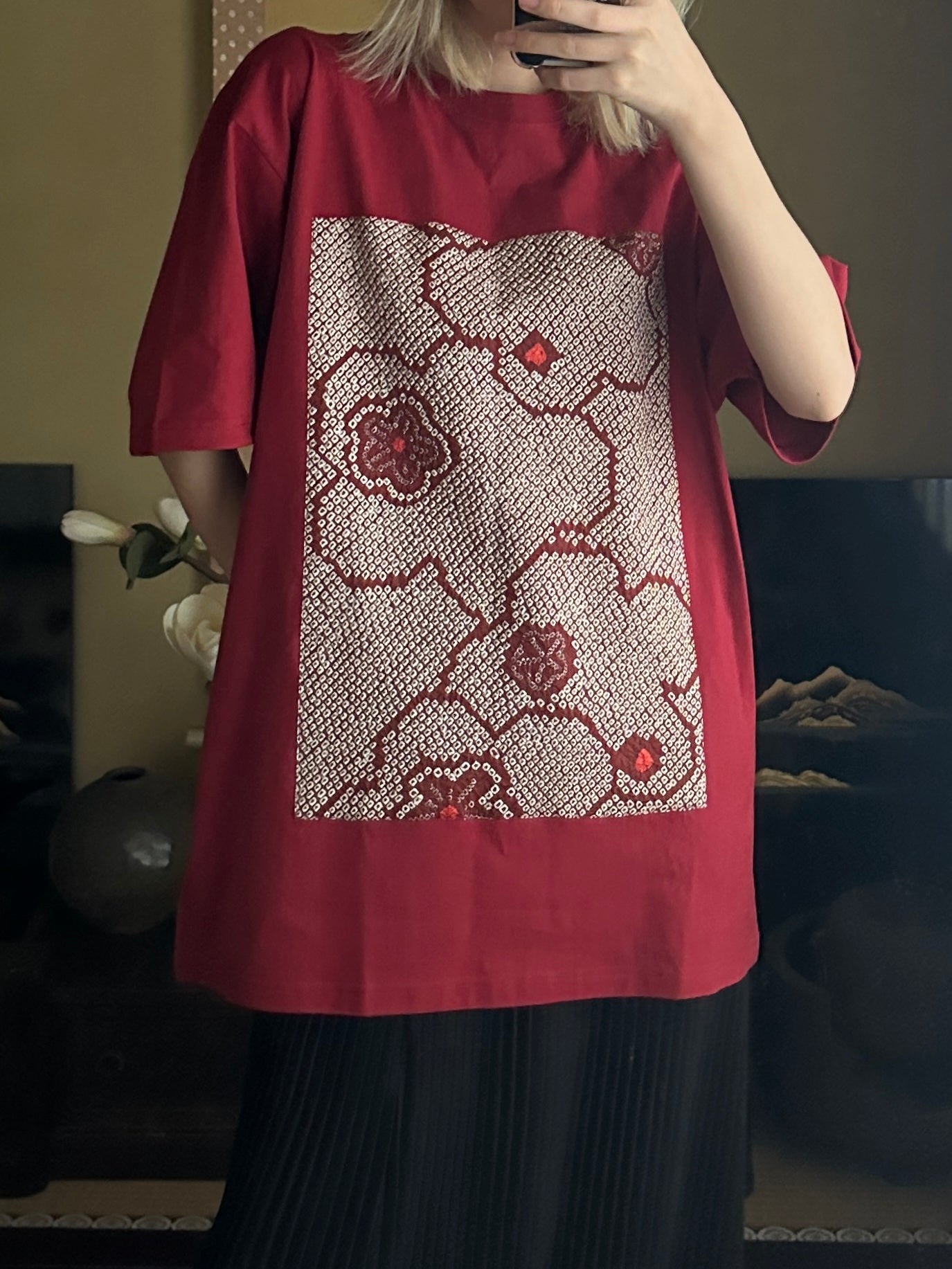 創作着物デザイン Tシャツ 臙脂色